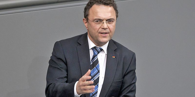 Bundesinnenminister Dr. Hans-Peter Friedrich sieht in der Initiative keien Konkurrenz zur De-Mail