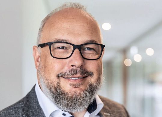 Karlheinz Walch ist seit über 16 Jahren Key Account & Product Manager bei der Stark Spannsysteme GmbH, ein Unternehmen der Roemheld Gruppe.(Bild:  Stark Spannsysteme GmbH)