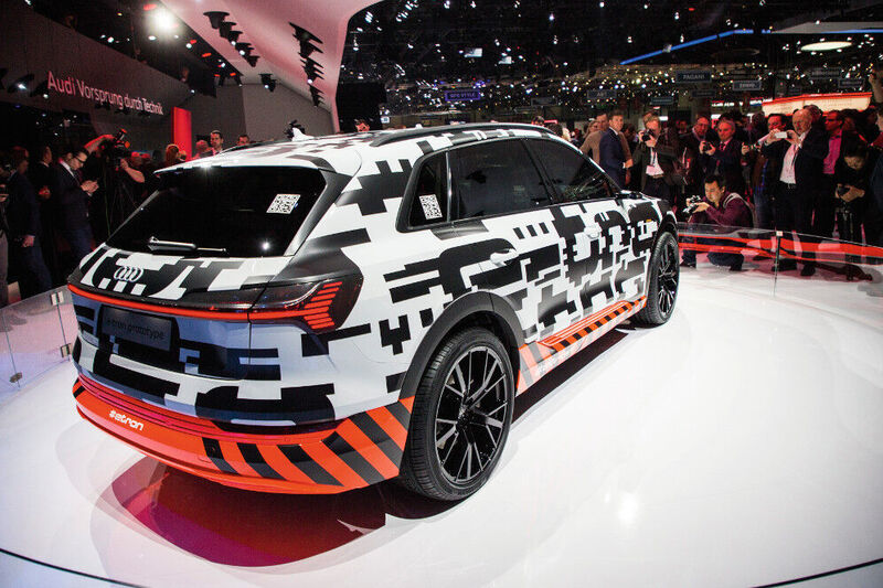 Auf dem Autosalon Genf enthüllte Audi einen Prototypen des E-Tron, also seines ersten rein elektrisch angetriebenen Modells. (Audi AG)