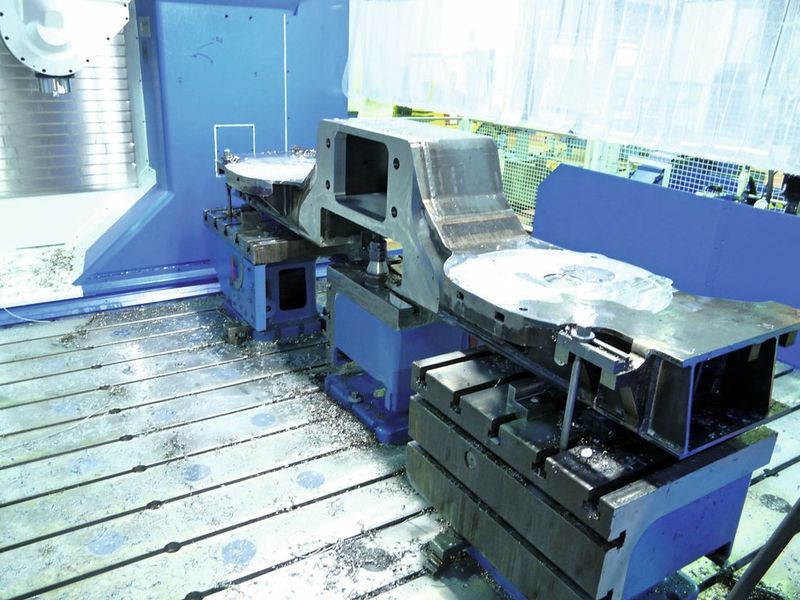 Bild 3: Die Fahrgestelle von Eisenbahn- waggons werden von fünf Seiten bearbeitet.  (Bild: Tos Kurim)