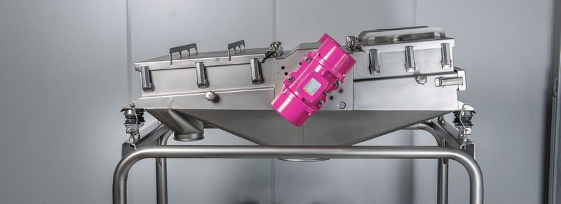 Nicht nur Kunden mit höchst hygienesensiblen Produktionsumgebungen profitieren von den Weiterentwicklungen der Siebmaschine, sondern auch Anwender aus dem Chemie- und Kunststoffbereich.  (Bild: Engelsmann)