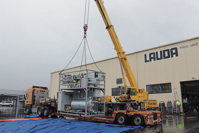 After successful test runs and customer approval in-house at Lauda, the first high-temperature system was loaded for transport to the customer. (Lauda)