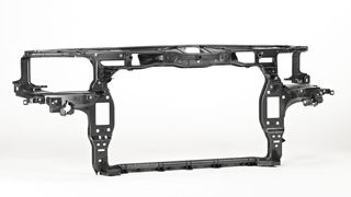 Aus Organoblech besteht ein dünnes U-Profil, welches im Untergurt des Hybridfrontends eingesetzt wird  (Bild: Lanxess)