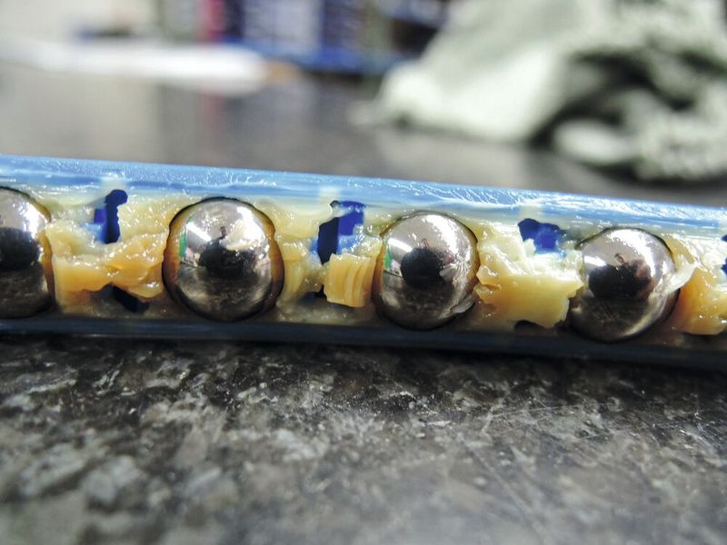 Effizient Gebrauchs- und Lebensdauer verlängern: Verschlissene Komponenten, beispielsweise Käfige und Wälzkörper, werden bei einer Instandsetzung getauscht.   (Bild: Franke)