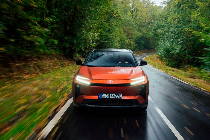 Name and design resemble the hybrid model C-HR, but technically, the C-HR+ takes a new path. (Image:Toyota)