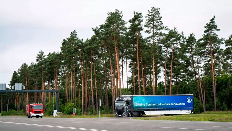 Vorfahrt für die Sicherheit: Der „Rescue Assist“ soll Leben retten. (Bild: ZF)
