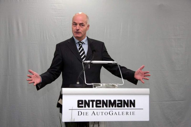 Karsten Engel, Leiter BMW Group Deutschland: „Werner Entenmann ist ein Unternehmer, der weit über den Tellerrand hinausschaut und im Verhältnis zwischen Hersteller und Händlerverband sich stets dialogbereit und kompetent zeigt.“ (Archiv: Vogel Business Media)