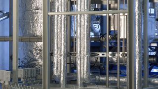 Vor dem endgültigen Bau von Chemieanlagen werden Polymilchsäuren in Miniplantanlagen optimiert. Bild: Uhde-Inventa-Fischer (Archiv: Vogel Business Media)