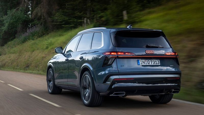 Die OLED-Rückleuchten können sogar mit anderen Verkehrsteilnehmern kommunizieren. (Bild: Audi)