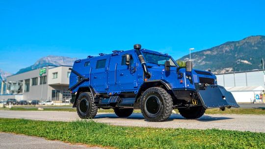 Mehr Vertedigung! Das österreichische Unternehmen Achleitner Fahrzeugbau ist Spezialist für den Bau von Sonderfahrzeugen, wie diesem hier. Diese Expertise hat die Mutares-Tochter Magirus nun dazu veranlasst, eine Übernahmeerklärung zu unterschreiben ...(Bild:  Achleitner Fahrzeugbau)