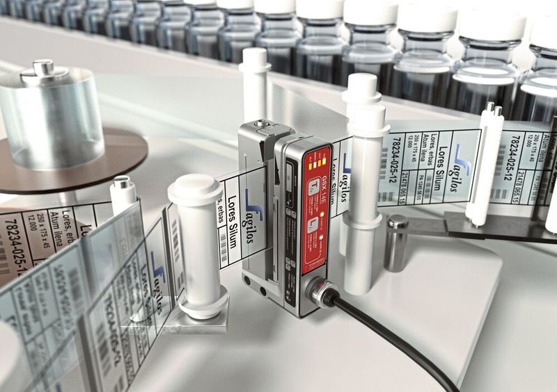 Détection d'étiquettes transparentes ou semi-transparentes sur des machines d'étiquetage. (Leuze electronic AG - Switzerland)