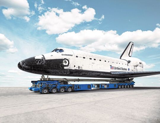 Modulare Schwerlasttransporter der TII Group bewegen schwerste Lasten wie Baumaschinen, Schiffe oder Spaceshuttles wie die Endeavour.(Bild:  TII Group)