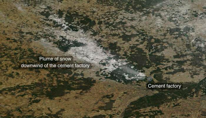 The satellite image shows a plume of snow on the ground downwind of the Fokino cement plant in Russia. (Source: V. Toll, et al)