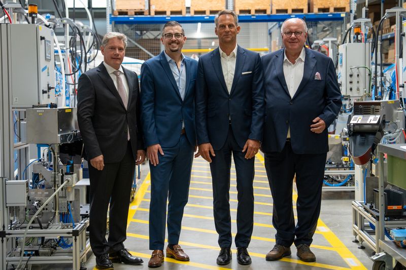 v. l.: Christian Weber, Michael Paul (CFO), Ralf Großhauser (neuer CEO) und Felix Kleinert (Interims-CEO und Beirat). (Bild: Weber)