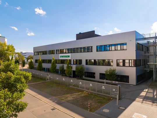 Nach dem Umzug aus Waiblingen hat Syntegon sein neues OSD Customer Center am Standort Fellbach eröffnet.(Bild:  Syntegon)