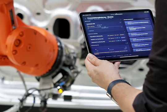 Agentische KI kann anspruchsvolle, komplexe Aufgaben übernehmen und passgenaue Lösungen vorschlagen.(Bild:  Fraunhofer IWU)