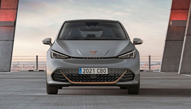 Der Cupra Born kostet ab September laut Listenpreis mindestens 32.700 Euro. Die teurere Version für 36.770 Euro startet schon Mitte August.(Bild:  Seat)