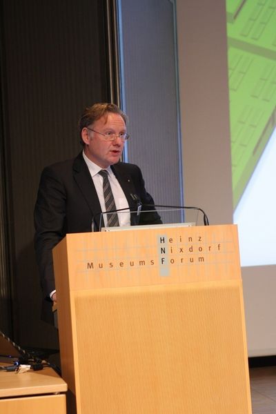 Dr. Christian Jacobi von der Agiplan GmbH hob hervor, dass eine funktionierende Logistik Basis für die Schaffung eines hohen Produktivitätsniveaus sei, und dies sei wiederum Voraussetzung für die künftige Wettbewerbsfähigkeit. (Bild: Team)