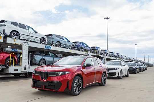Allein in Europa haben 100.000 Kunden den neuen BMW iX3 bestellt.(Bild:  BMW Group)