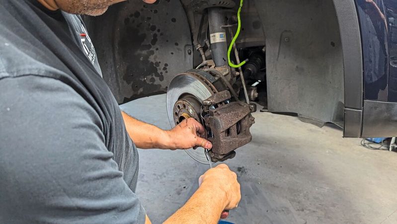 Können Reparaturen an einer Baugruppe in Zukunft die Garantie für das gesamte Fahrzeug verlängern? Das befürchtet das Kfz-Gewerbe beim „Recht auf Reparatur“.(Bild:  Rosenow – VCG)