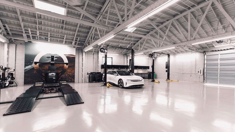 Für Wartung und Reparatur betreibt Lucid eigene Service-Center. (Lucid)