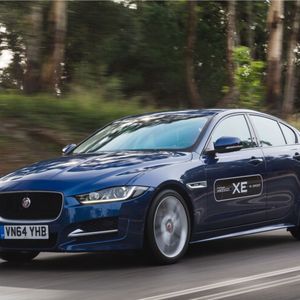 Noch ein halbes Jahr bis zum Marktstart des XE. Doch der jüngste Spross von Jaguar zeigt schon bei den Testausfahrten seine Zähne.