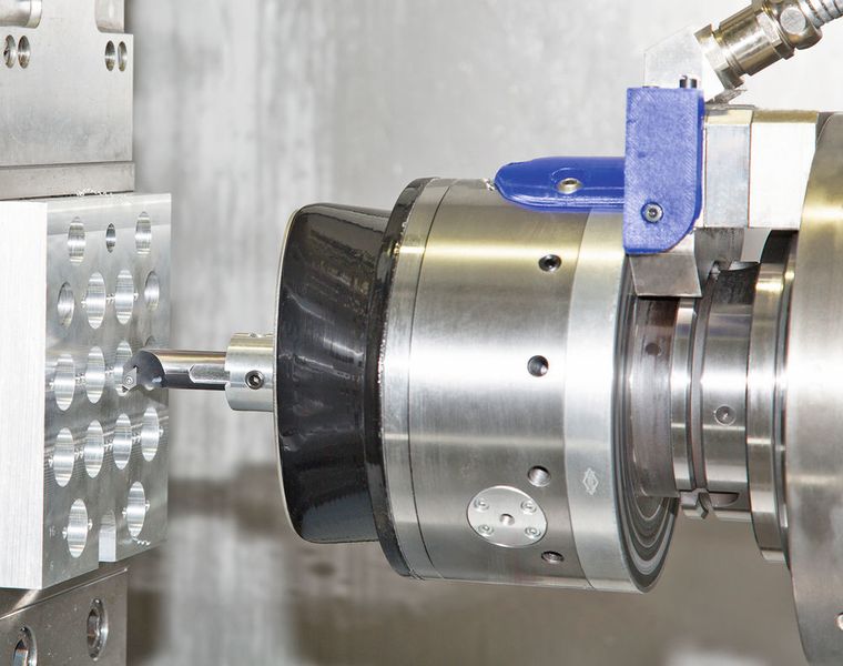Mit der Tooltronic-CAT können beispielsweise Bohrungen in Trompetenform mit ovalem und elliptischem Querschnitt in AlSi-Legierungen prozesssicher gefertigt werden. (Bild: Mapal)