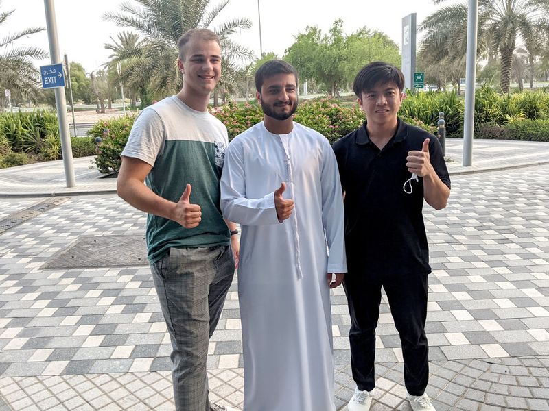 Die drei teilnehmenden Kfz-Mechatroniker konnten sich bei der „Friendly Skills Competition“ wertvolle Wettkampfpraxis erarbeiten. (Bild: Holzmann)