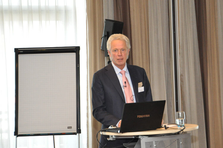 Branchenprominenz vor Ort: ZDK-Vizepräsident Ulrich Fromme forderte ein Nachdenken über Vertriebssysteme, um die Rendite für den Handel zu erhöhen. (Foto: Wehner)