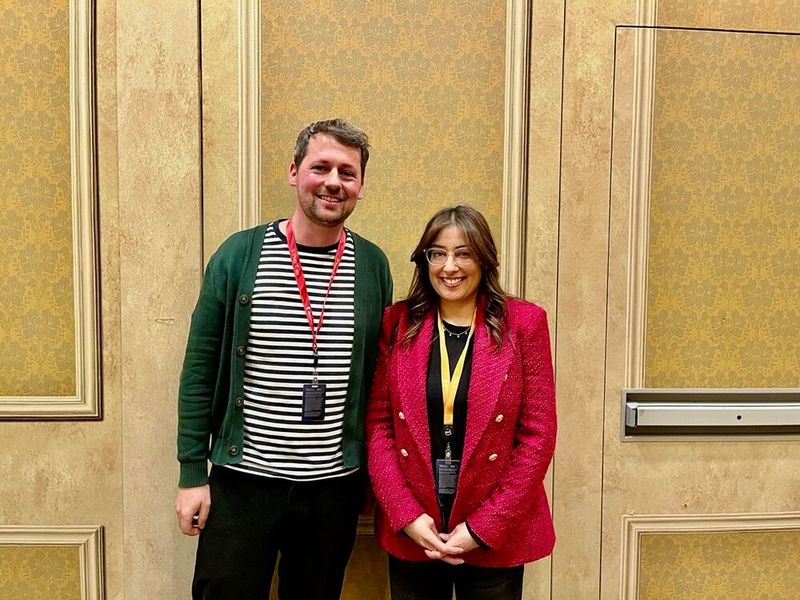 Mona Chadha (AWS) sprach mit Alex Siegert (IT-BUSINESS) über die Chancen für den Channel und den AWS Marketplace. (Bild: Vogel IT-Medien)