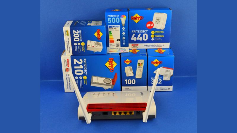 Auch die neuen Wi-Fi-7-Fritzboxen funken DECT-ULE. Damit können SmartHome-Geräte wie Schaltsteckdosen, Lampen und Heizkörper-Thermostate gesteuert werden. (Bild: Harald Karcher)