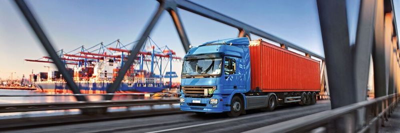 Trotz moderner Technik kämpft die Transportlogistik noch immer mit altbekannten Kommunikationsproblemen.(Bild: ©  thomaslerchphoto - stock.adobe.com)