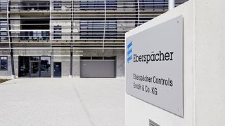Außenansicht Gebäude Eberspächer Controls GmbH & Co. KG (Landau, Max-Planck-Straße, Eingang). (Foto: Eberspächer)