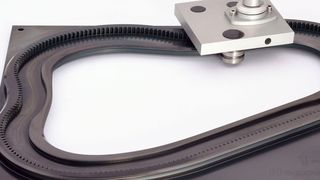 Einzelstück: Das lineare Führungssystem 1-Trak von Hepco Motion wird exakt nach Kundenwunsch präzisionsgefertigt und passt sich bauraumkritischen Anforderungen durch individuelles Strecken- und Kurvendesign genau an. (Hepco Motion)