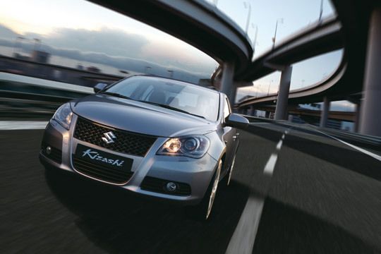 Im Vergleich zum Vorgängermodell zeigt sich der neue Kizashi deutlich schlanker. (Archiv: Vogel Business Media)