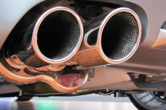 Cargraphic stellt viele Zubehörteile selbst her, zum Beispiel die Auspuffanlage. (Archiv: Vogel Business Media)