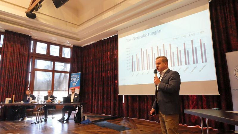 ZDK-Vizepräsident Thomas Peckruhn warf in Hamburg einen Blick auf die aktuelle Lage des Autohandels.(Bild:  Zietz/»kfz-betrieb«)
