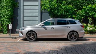 Auch beim Ladeort und -zeitpunkt sieht der Nabu in ländlichen Regionen Einsparpotenzial bei den Emissionen.  (Bild: MG Motors)