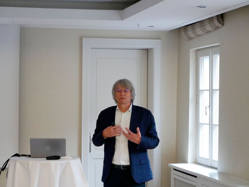 Den Auftakt machte Franz Weghofer, Projektleiter Smart Factory, Magna Steyr. (Vogel IT-Medien GmbH)