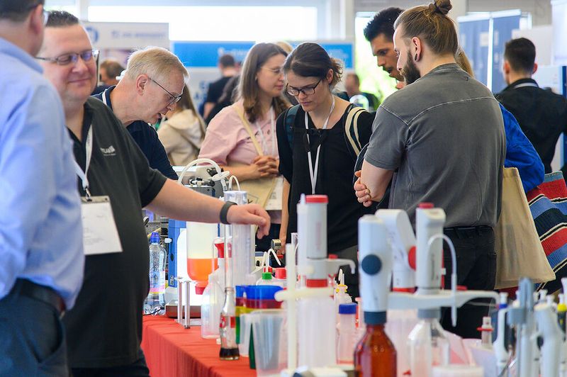 Die Bandbreite der vorgestellten Produkte war wie immer sehr umfassend und reichte von Liquid-Handling-Lösungen ...    Mehr Infos zu den kommenden LAB-SUPPLY-Messen finden Sie auf www.lab-supply.info (Bild: Stefan Stark)