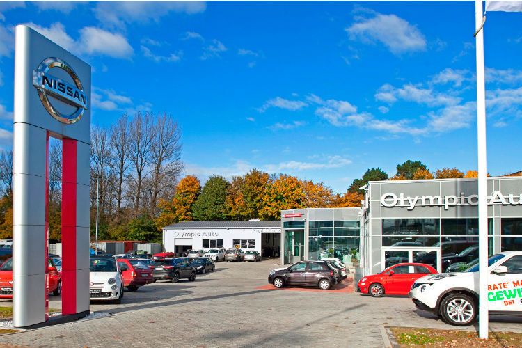 Zum zehnjährigen Jubiliäum der Autohausgruppe hat Olympic Auto einen neuen Standort in Flensburg eröffnet. (Nissan)