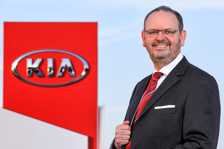 Inhaber Jochen Scharf freut sich auf neue Kia-Käufer in Nürnberg. (Foto: Metropol Automobile)