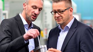 Firmeninhaber Michael Erletz mit Dirk Gellermann, der seit November 2015 als Vertriebsleiter die Geschäftsführung erweitert. (Foto: ME Components)