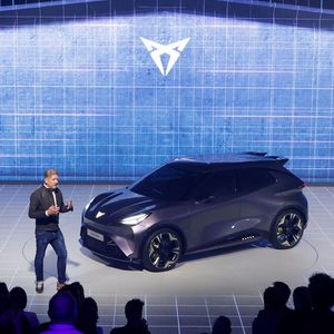 Vorgestellt wurden die Pläne während des „Unstoppable Impulse Events“ in Terramar bei Barcelona, wo die Pläne für die Marke Cupra einst entwickelt wurden.(Bild:  Seat)