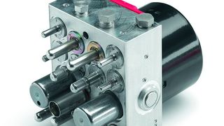 Die Hydraulikeinheit eignet sich für Fahrzeuge von BMW, Ford, Mazda, der Volkswagen-Gruppe sowie Volvo. (Continental)