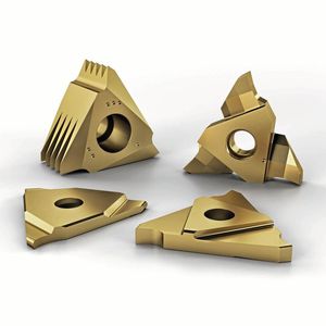 Eine versenkte Klemmschraube ermöglicht die stabile und präzise Klemmung an der geschliffenen Anlagefläche. ATS ermöglicht eine große Stechtiefe von 6,5 Millimeter im Verhältnis zum geringen Baumaß. Die Einstechbreite beginnt bei sehr schmalen 0,8 Millimeter und reicht bis 6 Millimeter.(Bild:  Arno)