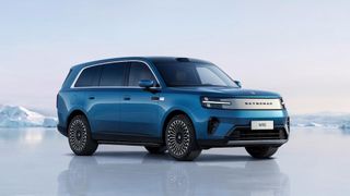 Xiaomi hat vier neue Modelle vorgestellt. Die großen SUV haben allesamt einen Ottomotor zum Laden des Akkus. (Bild: Xiaomi)