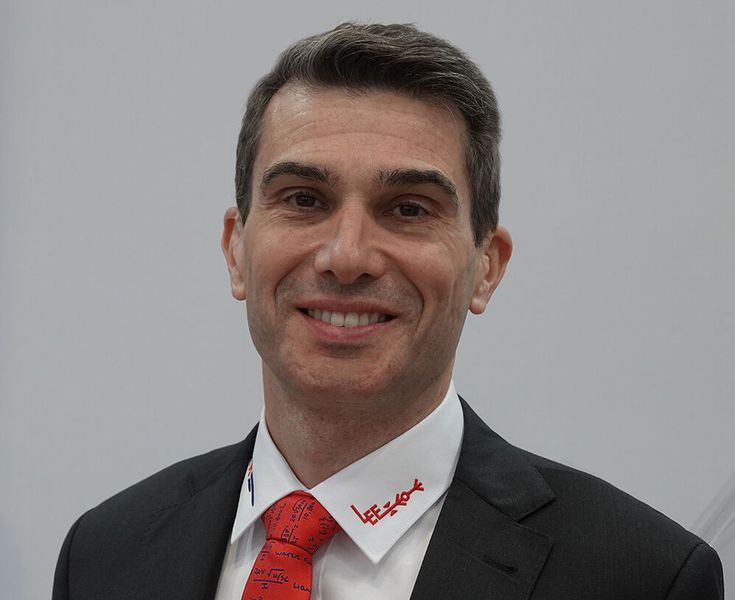 Seit 1. Mai hat The Lee Company einen neuen Vertriebsleiter. Stefano Todisco (Bild) trat die Nachfolge von Peter Roberts an, der sich nach 29 Jahren an der Spitze des europäischen Vertriebs bei Lee in den Ruhestand verabschiedete. Todisco war zuvor Niederlassungsleiter der italienischen Tochtergesellschaft Lee Srl.. (Bild: Lee)