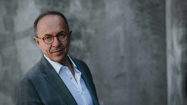 Der Autor: Christian Conrad, Autor des Praxisbuchs „Magnetische Unternehmenskultur“, Trainer und Coach bringt über 25 Jahre Führungserfahrung und tiefes Know-how in nachhaltiger Unternehmensentwicklung mit.(Bild:  normanboesche.com)