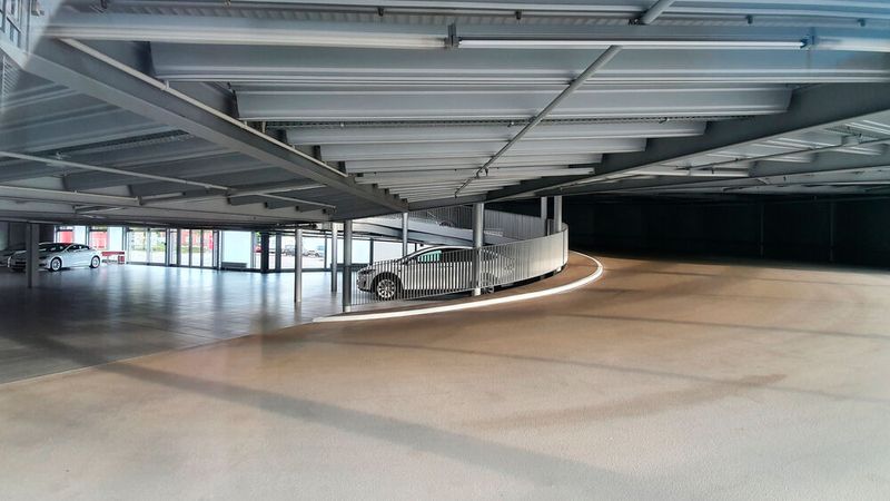 Kurz vor der Eröffnung sah es im Inneren noch ziemlich leer aus. (Bild: tmodelforever)